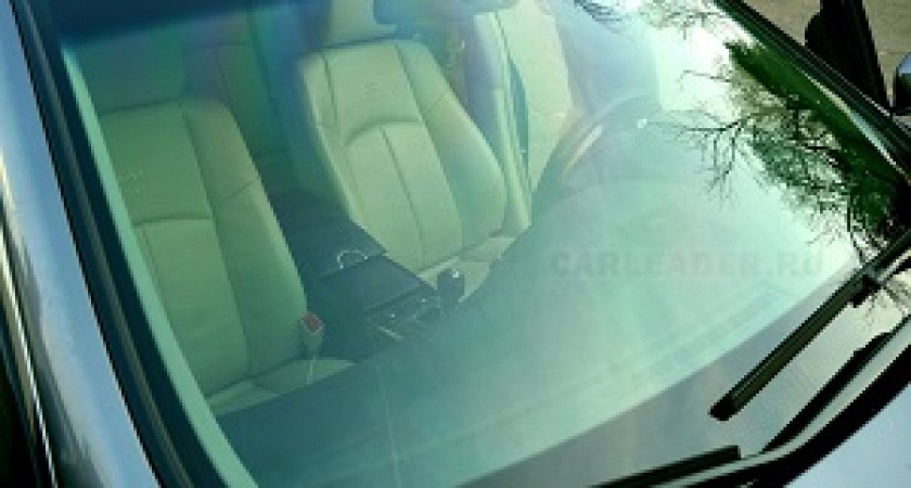 Как защитить лобовое стекло от повреждений?