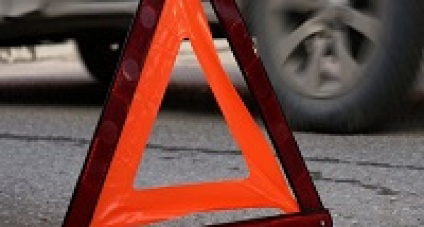 В Волжском в пешехода попал кусок лопнувшей шины грузовика