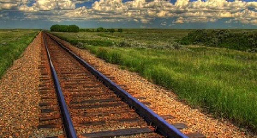 Медведев поздравил железнодорожников с профессиональным праздником