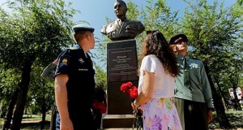 В Пятиморске появились памятники 11 героям России