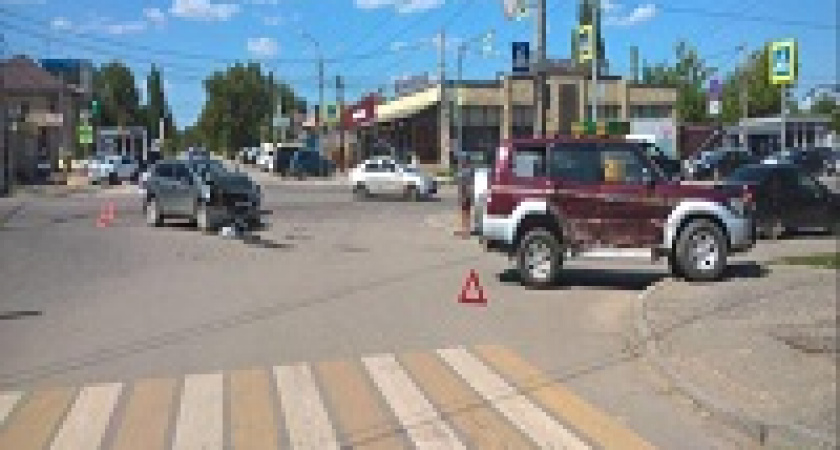 В Волгограде столкнулись два внедорожника: пострадали дети