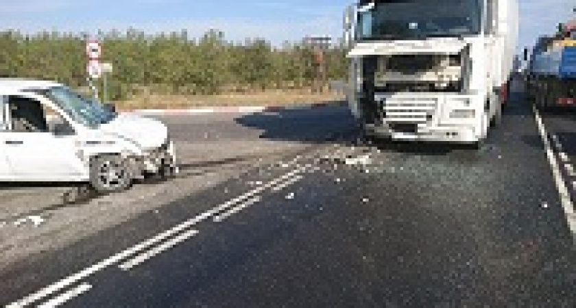 Под Волгоградом фура спровоцировала тройное ДТП