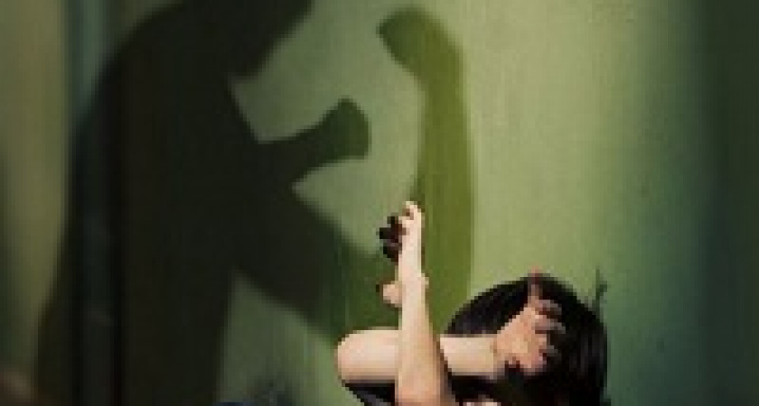 Волгоградец избивал дочь доской от кроватки