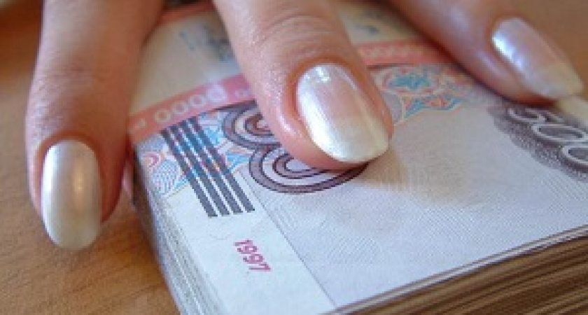 В Волжском директор турфирмы обманула 42 клиента