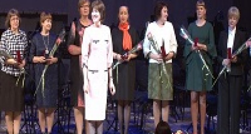 Волгоградских учителей поздравили с праздником