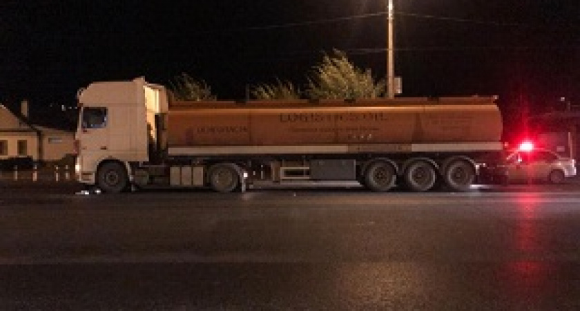 В Волгограде под колесами автомобилей погибли два человека