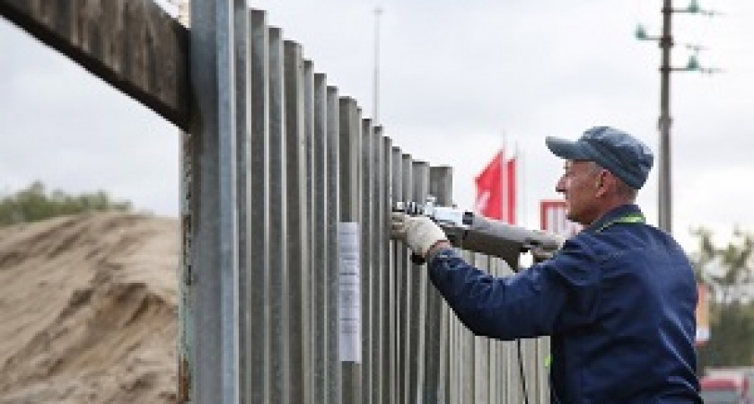 На юге Волгограда демонтировали сразу два самовольно возведенных объекта