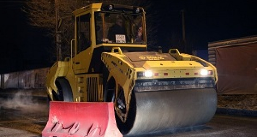 В Дзержинском районе укладывают новые дороги