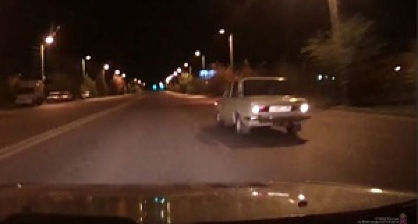 В Волжском ночью наряд ДПС преследовал угонщиков