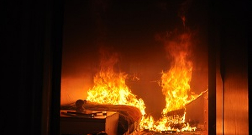 В Волгограде при пожаре в 14-этажном доме погибла женщина