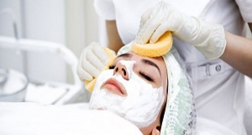 Любительницам салонов красоты посоветовали обращать внимание на стерилизацию