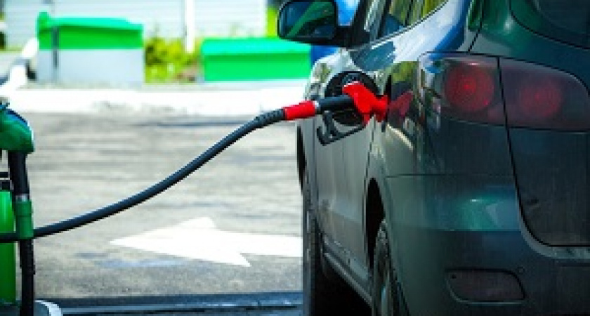 Нефтяные компании снизили цены на топливо