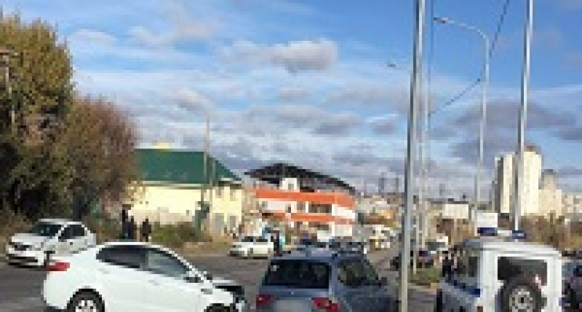 В Волгограде девушка-водитель спровоцировала массовое ДТП