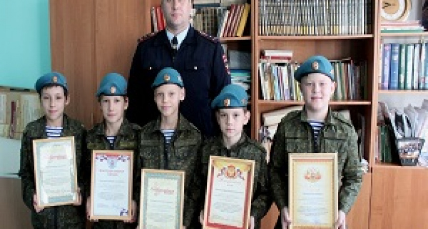 В Волжском школьники задержали преступника