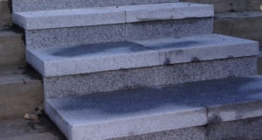 В Волгограде облицовывают лестницу в пойму Царицы