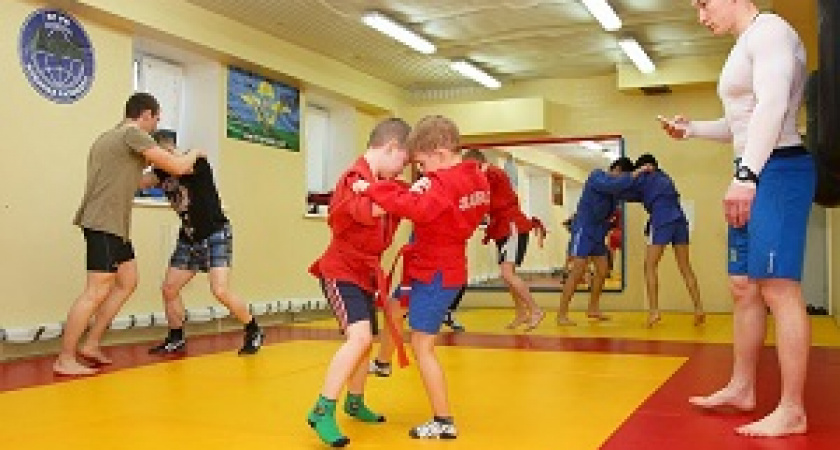 В обновленном спортивном зале в Дзержинском районе начались занятия