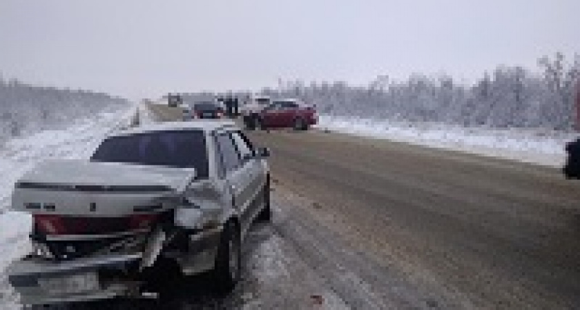 Под Волгоградом иномарка врезалась в «пятнашку», а та отлетела в людей