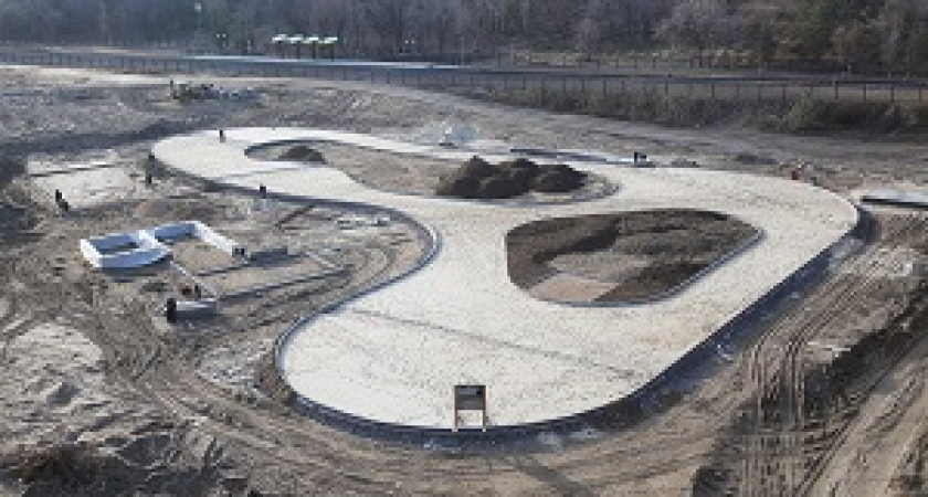 В пойме Царицы подготовили основание для катка