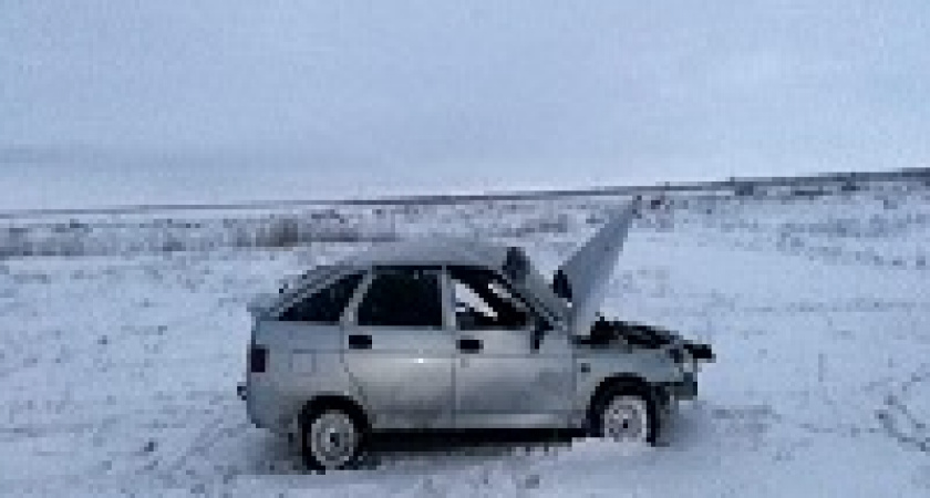 Под Волгоградом водитель погиб, улетев в кювет с трассы