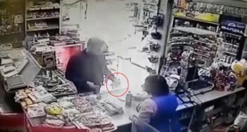 Трое волгоградцев расплачивались за продукты в магазинах фальшивками