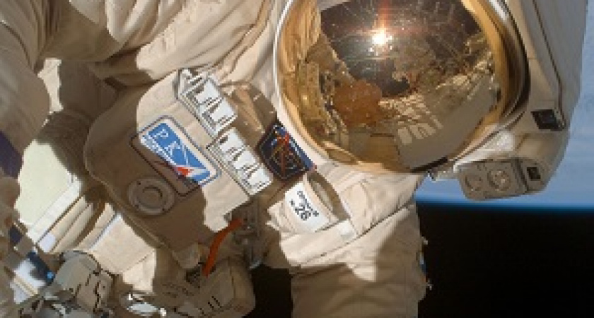 Российские космонавты провели за бортом МКС 7 часов 45 минут