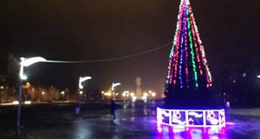 На Новый год Волгоград украсят 25 елок