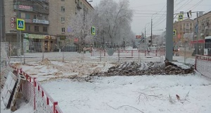 В центре Волгограда на 5-метровой глубине прорвало водопровод
