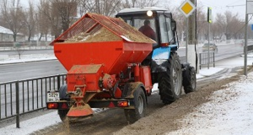 В Волгограде 70 единиц спецтехники готовы выйти на очистку дорог 