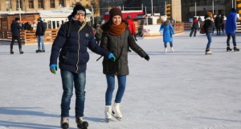 В районах Волгограда открываются катки