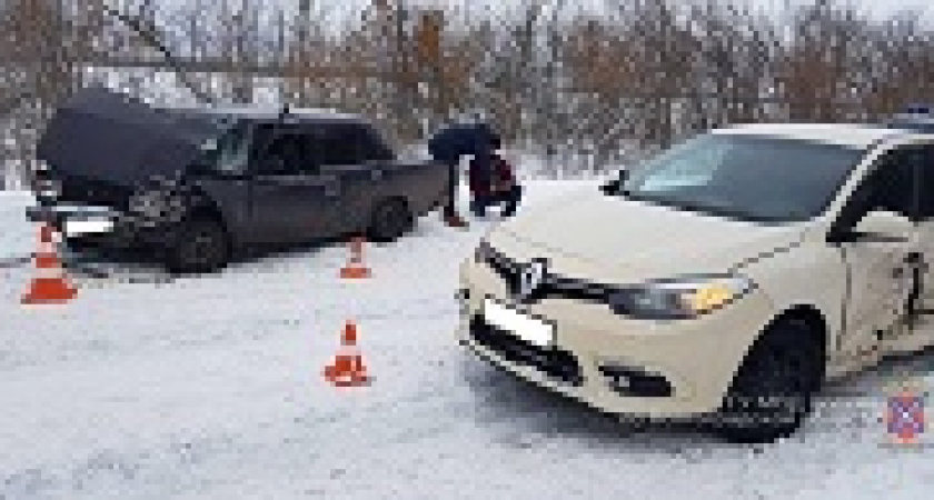 Под Волгоградом в ДТП пострадало 5 человек