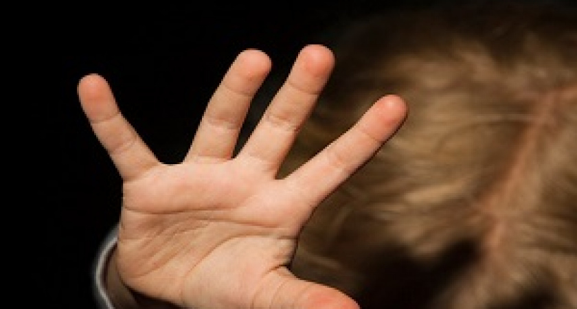 В Волжском нерадивая мать наказывала ребенком побоями и голодом