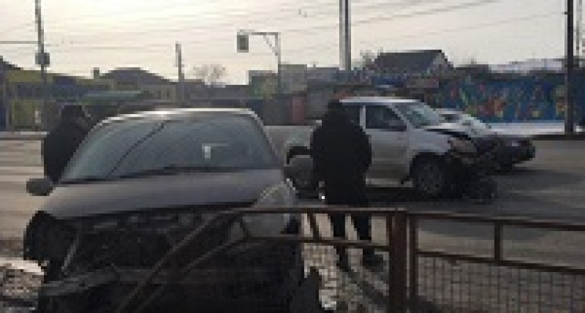 Водитель иномарки спровоцировал тройное ДТП