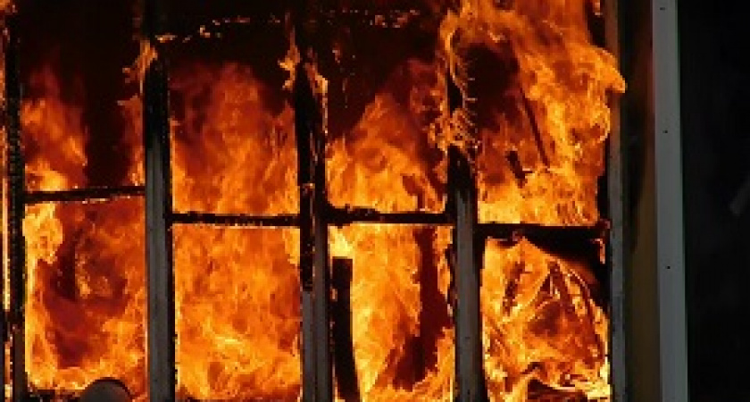 Под Волгоградом при пожаре в доме пострадал человек