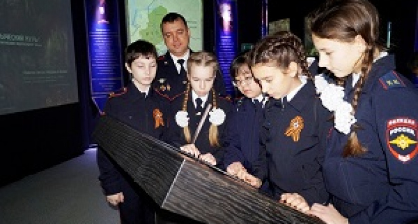 Кадеты полицейских классов посетили исторический парк «Россия – Моя история»