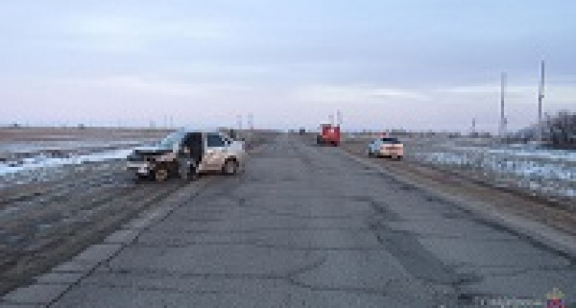 Под Волгоградом на встречке разбились две легковушки