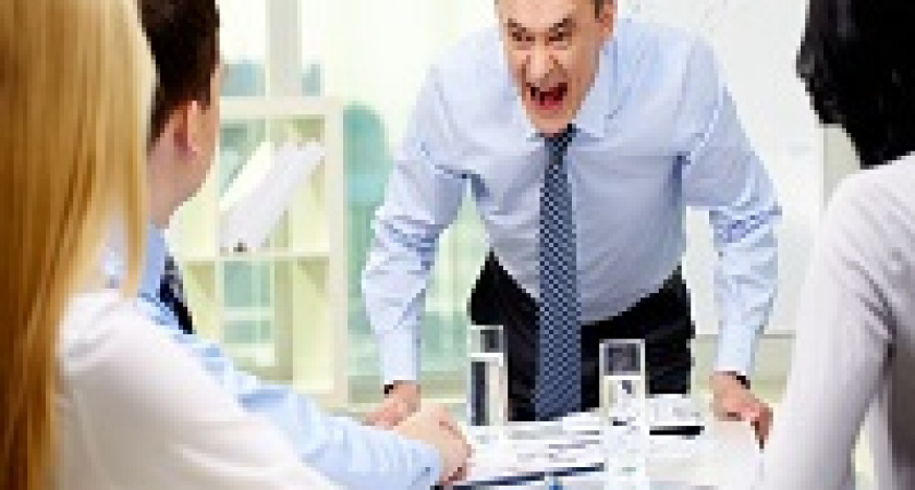 Россияне рассказали, что их раздражает на работе больше всего