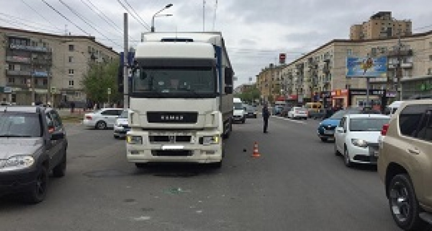 В Волгограде четыре человека пострадали в ДТП с Камазом