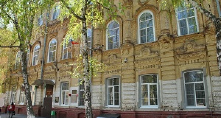 В волгоградских школах и детсадах заменят старые окна