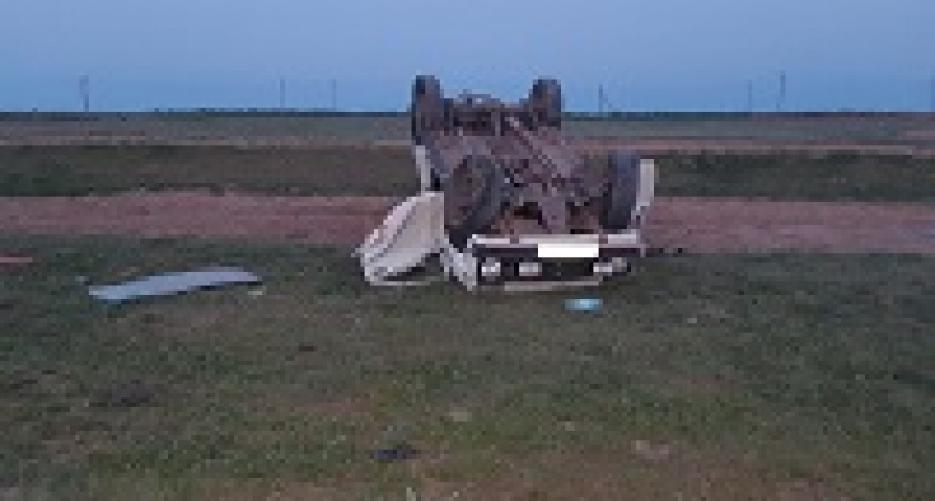 Под Волгоградом «Нива» опрокинулась на крышу