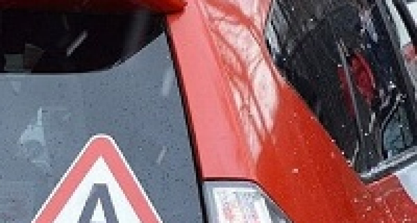 В России вводят новую наклейку на авто – с буквой «А»