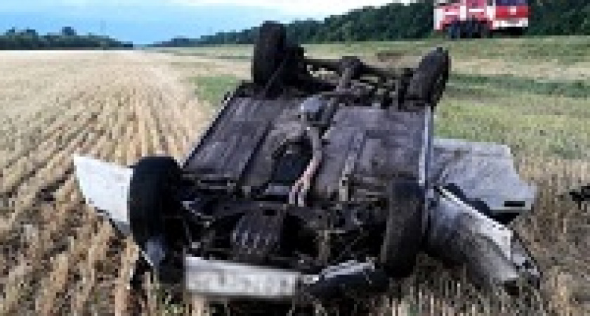 Под Волгоградом «семерка» перевернулась на крышу из-за лопнувшей шины