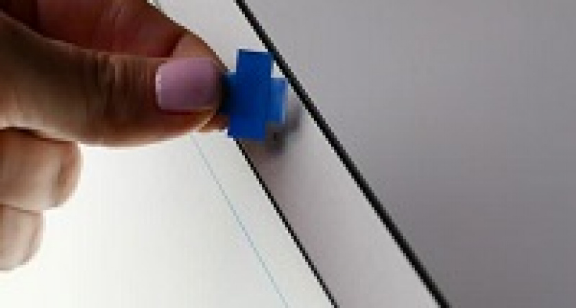 Россиянам посоветовали заклеивать камеры и микрофоны на ноутбуках  