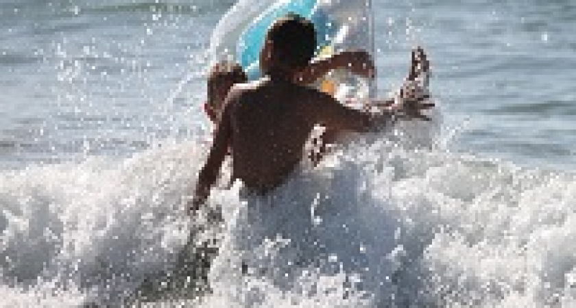 Для кого купание может быть опасным?