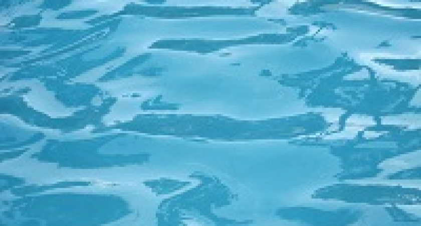 В Волгограде 2-летняя девочка утонула в бассейне