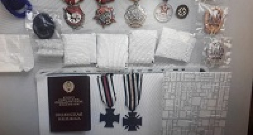 Волгоградец попался на скупке советских наград и нацистских знаков