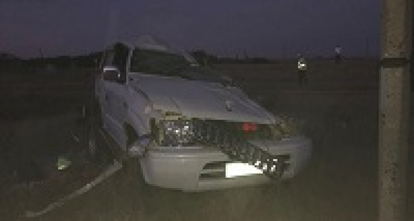 Под Волгоградом водитель внедорожника погиб, вылетев с трассы