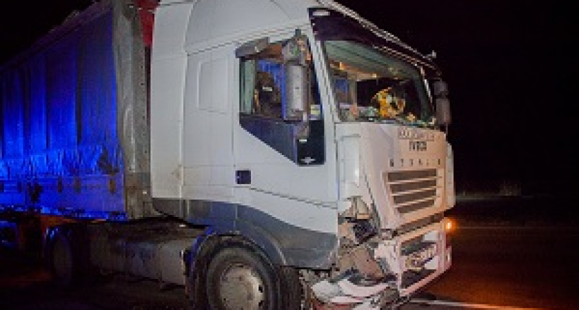 В Волгограде в тройном ДТП с грузовиком погиб мужчина