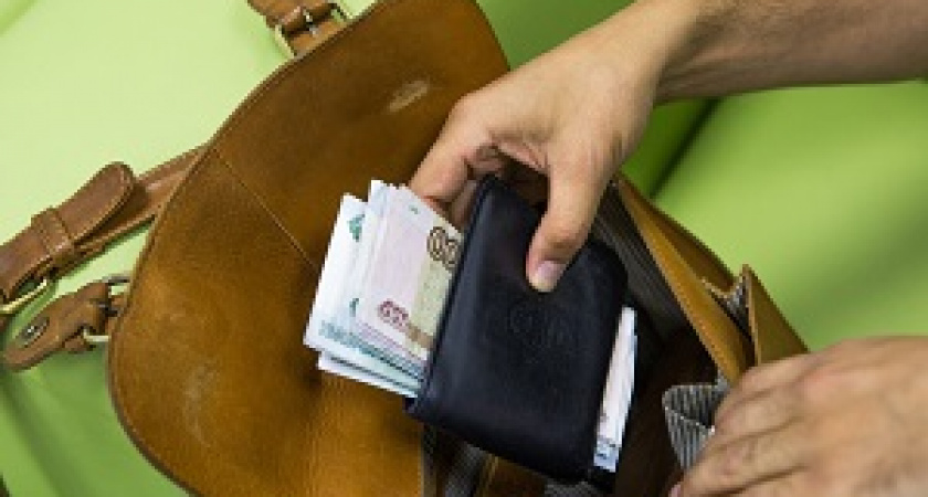 Устроили посиделки: рецидивист стащил у волгоградки банковскую карту