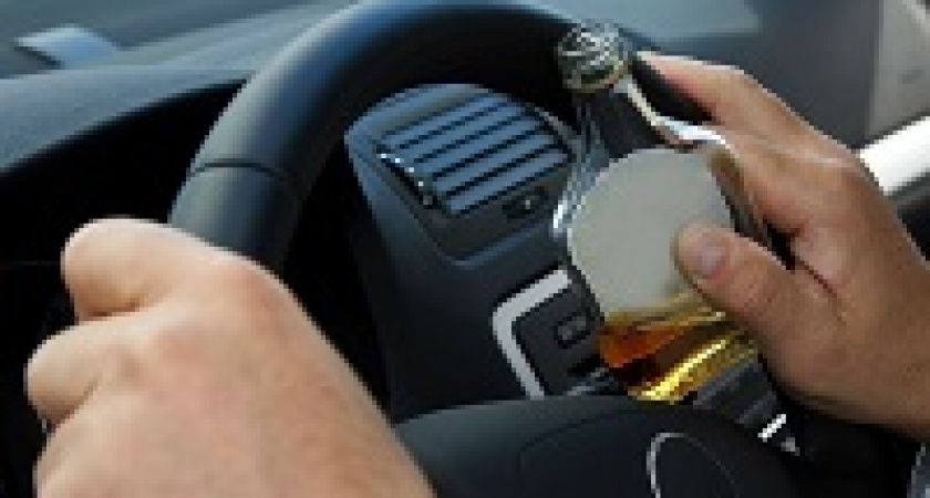 Под Волгоградом пьяный дебошир пытался задавить контролеров-электриков