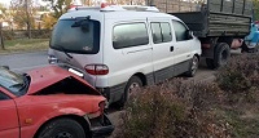 В Волжском пожилой водитель устроил ДТП «паровозиком»